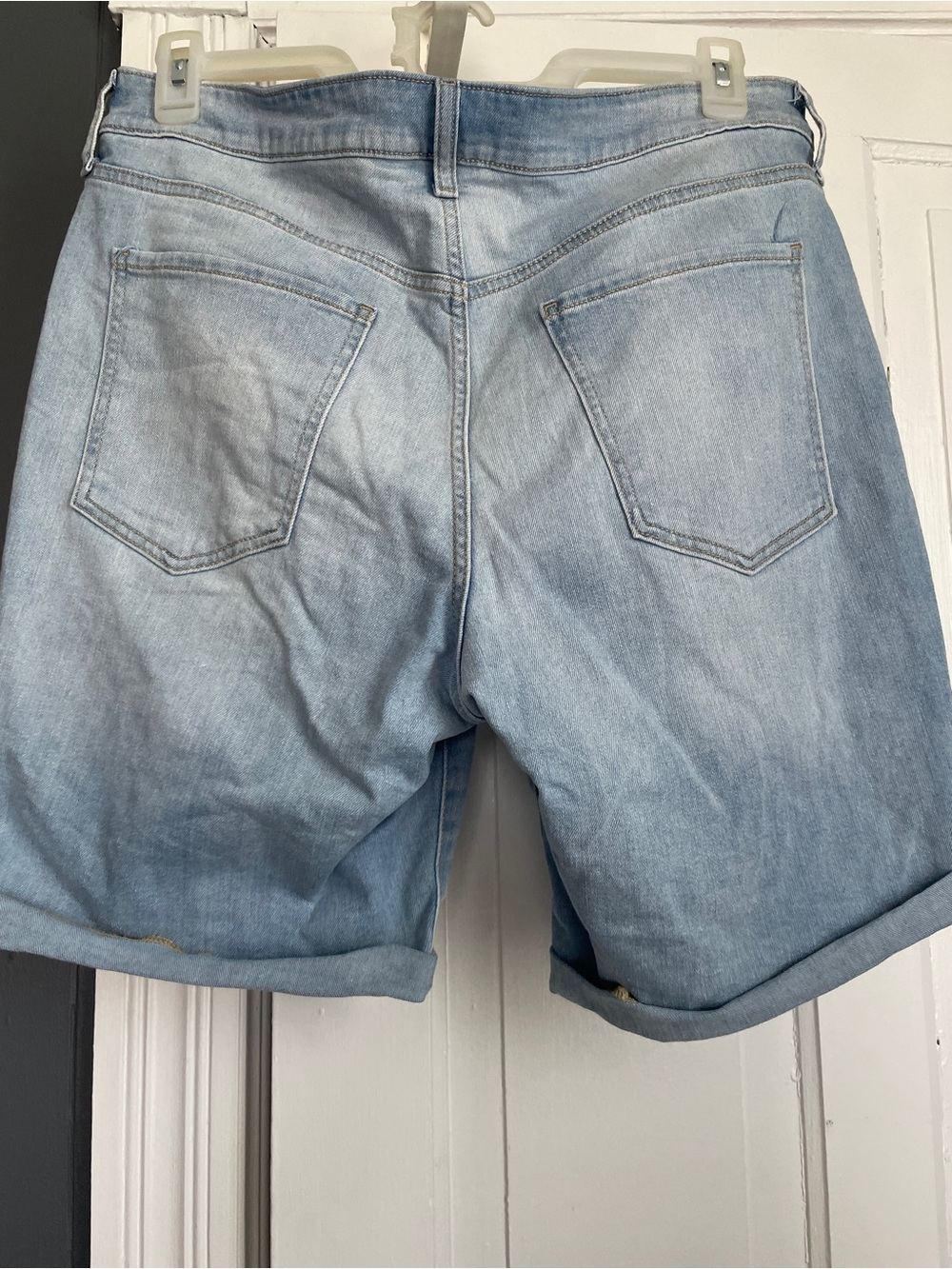 Old Navy Light Blue Denim Rolled-Hem high rise WOW Women’s Shorts size 14 - Picture 5 of 5